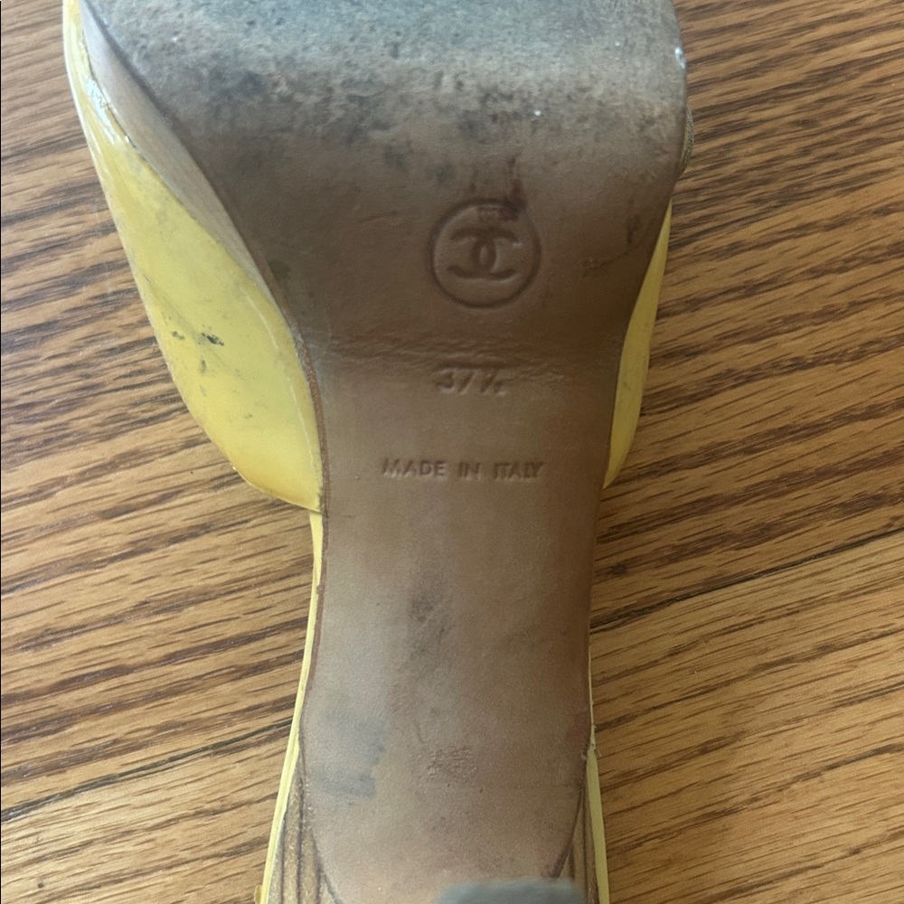 Authentic and Vintage Chanel Heels Size 37.5 - Picture 8 of 16